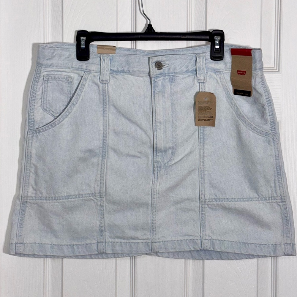 Levi’s Light Wash Carpenter Mini Jean Skirt NWT Size 33 Cargo Pocket Denim